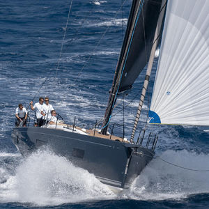 cruising sailing yacht