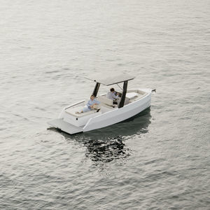 outboard center console boat