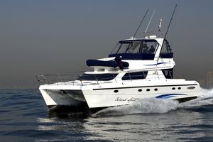 catamaran express cruiser