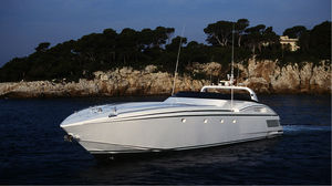 cruising motor yacht