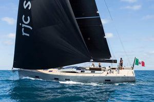 cruiser-racer sailing yacht