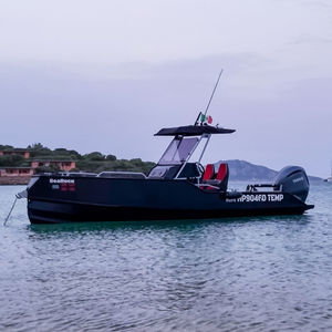 outboard center console boat