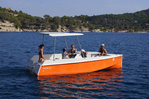 outboard center console boat