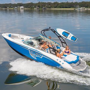 inboard runabout / dual-console / bowrider / sport