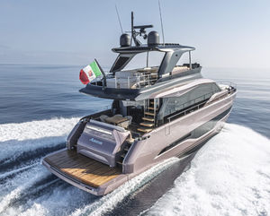 cruising motor yacht