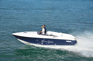 inboard cabin cruiser