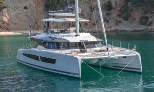 catamaran sailing yacht