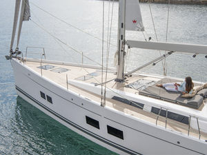 cruising sailing yacht