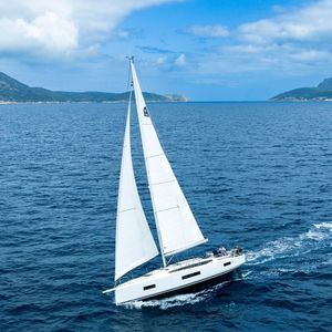 cruising sailboat 1