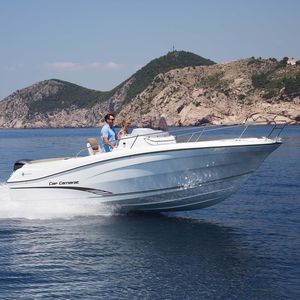 outboard center console boat