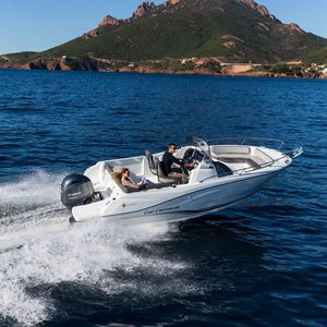 outboard center console boat