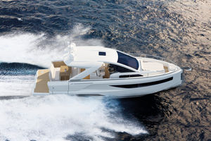 inboard express cruiser