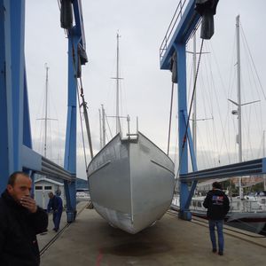 cruising sailboat 1