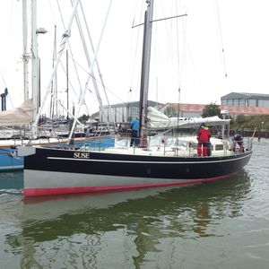 cruising sailing yacht