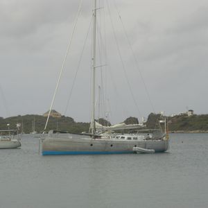 cruising sailing yacht