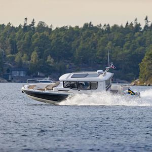 inboard center console boat