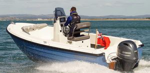 outboard center console boat