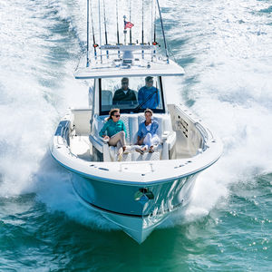 outboard center console boat