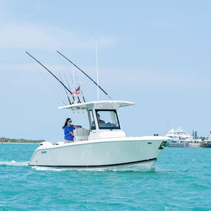 outboard center console boat