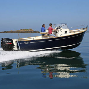 outboard cabin cruiser