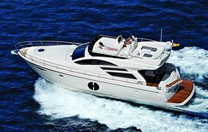 cruising motor yacht