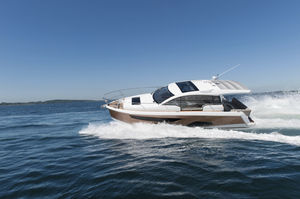 inboard express cruiser