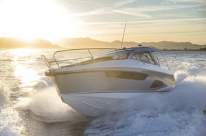 inboard express cruiser