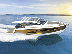 inboard express cruiser
