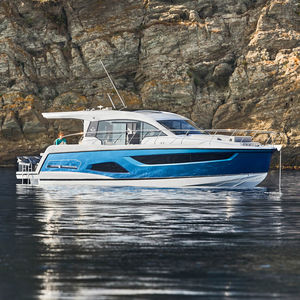 outboard express cruiser