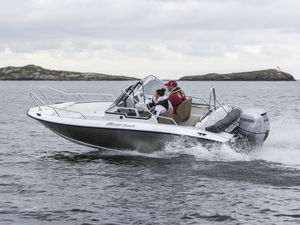 outboard center console boat / open / dual-console / ski