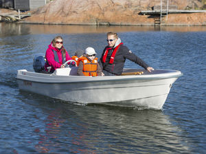 outboard center console boat