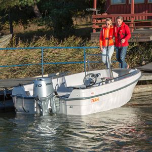 outboard center console boat