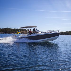 outboard center console boat