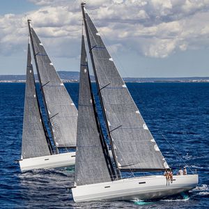 cruiser-racer sailing yacht