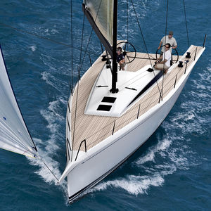 sailboat manufacturers