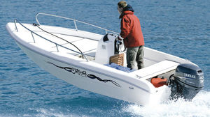 outboard center console boat