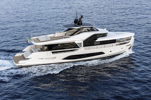 cruising motor yacht