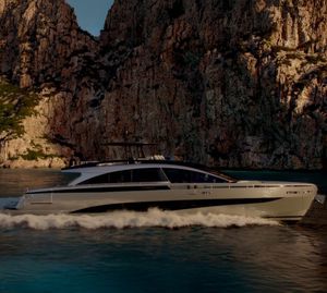 cruising motor yacht