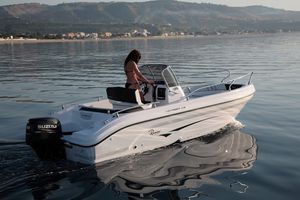 outboard center console boat