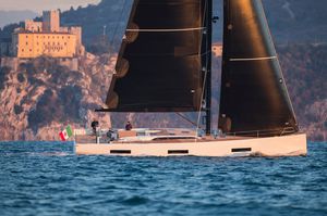 cruising sailing yacht