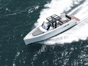 inboard express cruiser