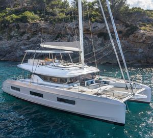 catamaran sailing yacht 1