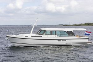 inboard express cruiser