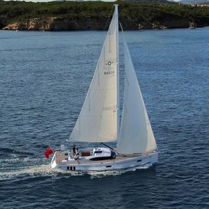 cruising sailing yacht