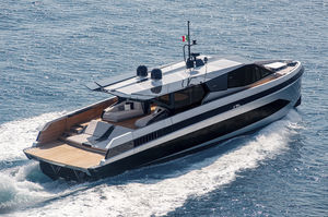 cruising motor yacht