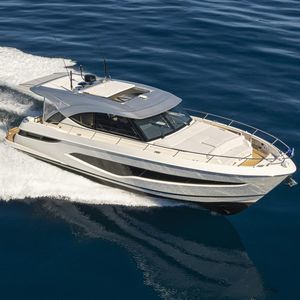 inboard express cruiser