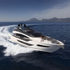 cruising motor yacht