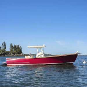 inboard center console boat