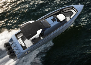 outboard center console boat