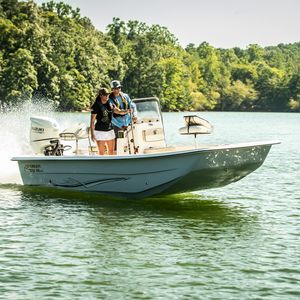 outboard bay boat